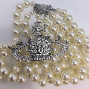 Brand-new three-strand pearl necklace with silver pendant